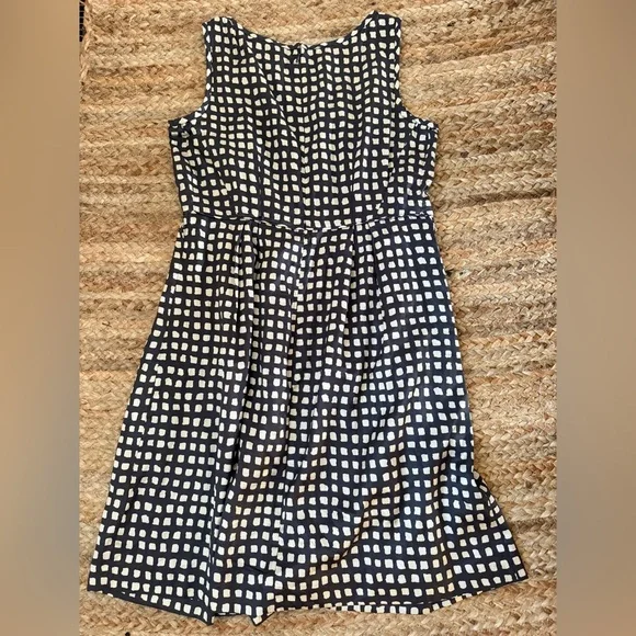 Banana Republic Size 12 Brown & Tan Geometric Silk Blend Dress w/ pleated front - Picture 8 of 8